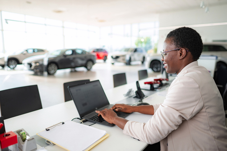Cyber-Woman-at-computer-training-GettyImages-2245566480