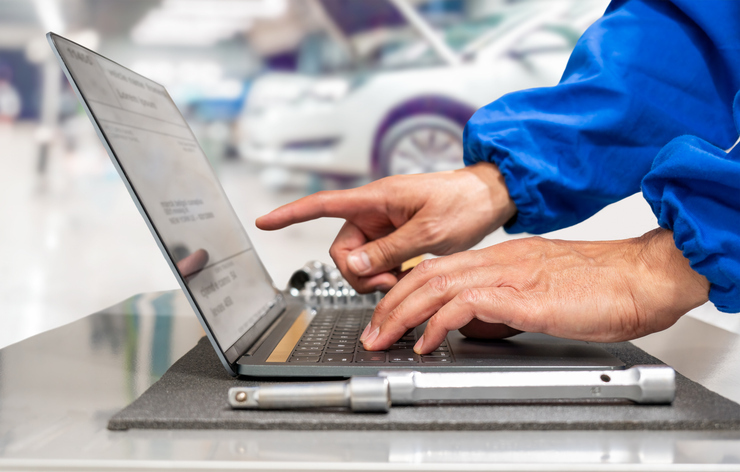 EHS-Man-typing-on-laptop-GettyImages-2246347106