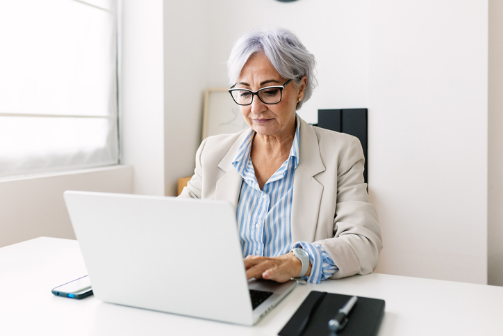 HR-woman-at-desk-